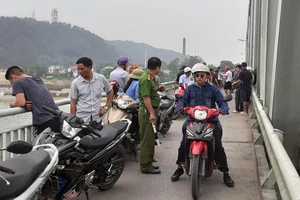 Nữ kế toán trường mầm non nhảy cầu tự tử 