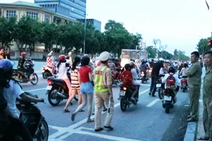 TP Vinh cử cán bộ đi học mở phố đi bộ và chợ đêm 