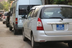 Clip: Dân hiếu kỳ xem công an bắt vụ ma túy khủng 