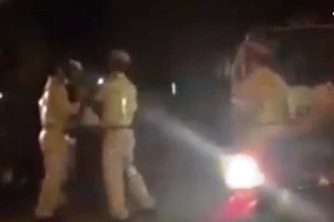 Xưng thiếu tá quân đội để cản trở CSGT tạm giữ xe