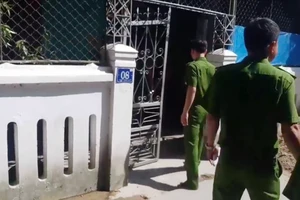 Nghi mâu thuẫn, chồng đâm vợ thấu phổi rồi tự sát