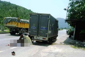 Xe máy găm vào ô tô tải đang dừng, nạn nhân tử vong tại chỗ