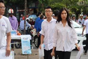 1 thí sinh mang điện thoại đi thi môn Văn bị đình chỉ thi