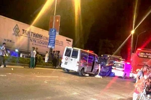 2 thanh niên tử vong tại chỗ sau khi xe máy tông xe tải