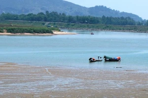 Thi thể trôi trên sông qua 3 huyện không rõ danh tính