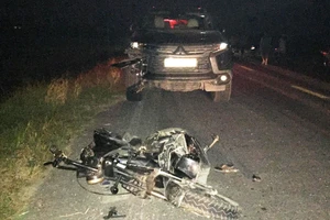 Đau lòng, xe hơi tông nát xe đạp điện làm 3 trẻ em tử vong