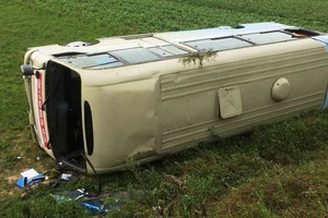 Phá kính ô tô bị lật cứu hàng chục nữ công nhân 