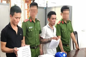Khởi tố 2 anh em ruột 'nối gót' mẹ đi chuyển ma túy
