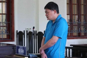 Ôm nợ vì tin cán bộ Sở Nội vụ dỏm đưa tiền chạy việc