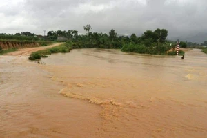 Đi bắt cá mưa lũ, 2 người bị tử vong