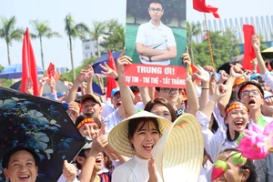 Chùm ảnh: Vỡ òa niềm vui chiến thắng ở quê nhà Trần Thế Trung 