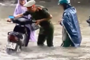 Nam thanh niên chết bí ẩn dưới mương nước gần xe máy 