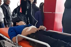 1 học sinh lớp 10 bị chặn đường đâm thấu bụng