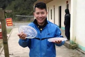 Video: Rét, nước trong chậu ở xã miền núi Nghệ An đóng băng 