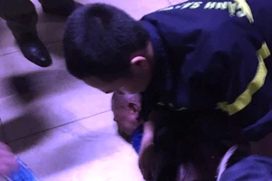 Cháy trong bệnh viện, nam bệnh nhân khống chế nữ điều dưỡng