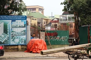 Công ty bị phạt vì thi công nhà 20 tầng gây nứt nhà dân