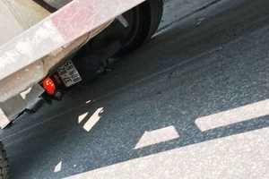 Xe tải tông xe máy, 2 mẹ con tử vong tại chỗ