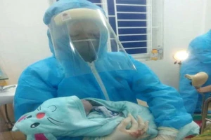 Công dân đặc biệt chào đời từ phòng cách ly 