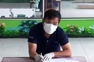 Bị phạt vì xúc phạm người phục vụ trong khu cách ly