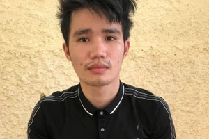 Khởi tố thanh niên đi cách ly dùng dao đâm người khác