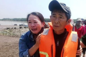 Tàu cá bị đâm chìm trên biển, 4 ngư dân được cứu sống