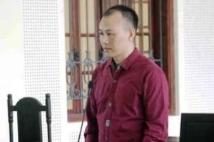 Lãnh án tử hình, bị cáo 33 tuổi đứng khóc nức nở 