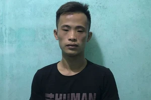  Cô gái bị cướp điện thoại trên đường đi làm về