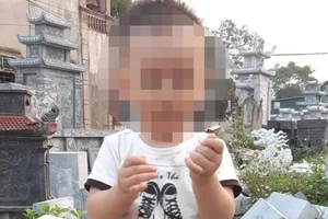 Bé 18 tháng tuổi tử vong do tự lấy tinh dầu diệt muỗi uống