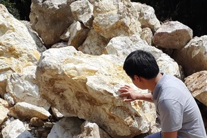 Lén khai thác đá thạch anh, 1 người bị phạt 85 triệu đồng