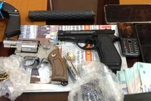 Khởi tố 3 người rao bán súng đạn trên mạng