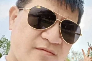 Cảnh sát công khai hình ảnh tìm nghi phạm đâm chết người 