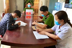 Nam sinh viên bị phạt vì đang cách ly vẫn đến ngân hàng