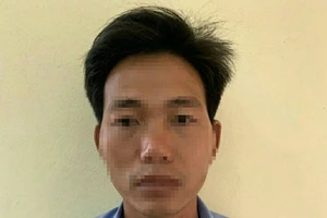 Khởi tố kẻ dâm ô bé gái 12 tuổi nơi công cộng 