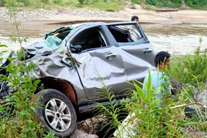 Ô tô lao xuống vực, 3 giáo viên nguy kịch