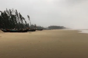 Thi thể 1 nam thanh niên dạt vào bờ biển