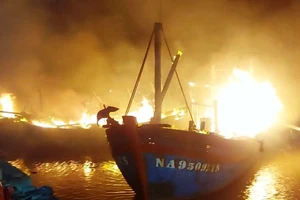 Điều tra vụ 4 tàu cá ngư dân bốc cháy dữ dội