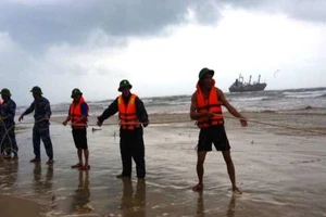 Đã cứu sống 15 người Việt Nam, 1 người Ấn Độ trên tàu gặp nạn