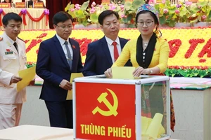 Danh sách 64 người vào BCH Đảng bộ tỉnh Nghệ An khóa XIX