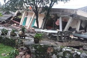 Sạt lở đồi làm sập nhiều nhà ở Đồn biên phòng Cha Lo