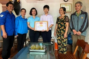 Nam sinh lớp 9 mưu trí khi lao ra lũ dữ cứu hai em lớp 6