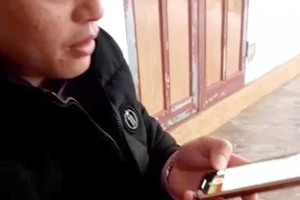 Công an tìm 2 kẻ đi xe bán tải vào nhà dân chiếm đoạt tiền 