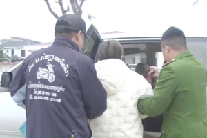 Bắt 2 kẻ lợi dụng nghỉ Tết dương lịch buôn 35 bánh heroin 