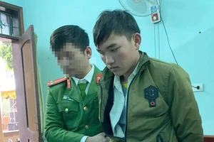 Người bị bắt khai buôn 2 bánh heroin để kiếm tiền tiêu Tết