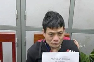 Cảnh sát chờ 'đệ tử' ngủ quên, xông vào bắt 'trùm' ma túy 