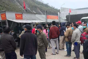 Hàng ngàn người ở Lào, Thái Lan về quê sớm để kịp đón Tết 2021