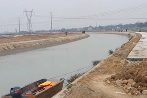  Đóng cống, ngăn sông tìm học sinh đuối nước