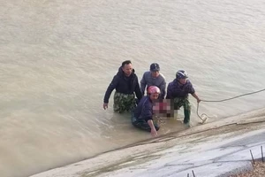 Tìm thấy thi thể học sinh lớp 3 rơi xuống sông ở Nghệ An