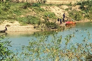 Vớt được thi thể một hiệu trưởng trên sông Lam 