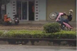 Công an đã tìm ra 1 thanh niên chạy xe máy 'bốc đầu'