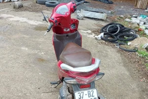 Người đàn ông tử vong trong trong tư thế treo cổ